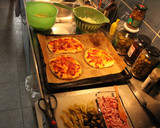 Foto del paso 8 de la receta: Pizzettas y demases de lunes nublao