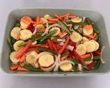 Foto del paso 3 de la receta: Salmón al horno a la naranja con verduras