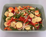 Foto del paso 3 de la receta: Salmón al horno a la naranja con verduras