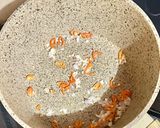 Foto langkah ke 8 dari resep Indomie Goreng Spesial plus Ebi Furai.