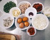 Hình bước làm 1 của món Fried rice of Yangzhou