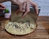 Foto langkah ke 5 dari resep Martabak Manis Teflon tanpa Telur tanpa Ragi.