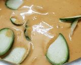 घोसाळ्याची भजी (Ghosalyachi Bhajji Recipe In Marathi) रेसिपी स्टेप 4 फोटो 