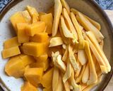 Hình bước làm 2 của món Sữa Chua Dầm Mít Chín, Xoài & Granola