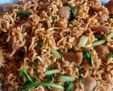 Foto langkah ke 5 dari resep Mie Goreng Bakso.