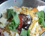 Foto langkah ke 6 dari resep Tumis sayur sosis pedas.