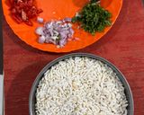 A picture of step 1 of Bhadang (puff rice chivada).