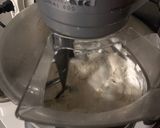 Foto del paso 1 de la receta: Pan de muerto tradicional fácil