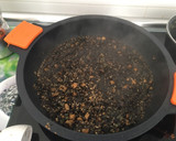 Foto del paso 4 de la receta: Arroz negro con sepia y gambas