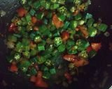 मसाला भेंडी (masala bhendi recipe in marathi) रेसिपी स्टेप 2 फोटो 