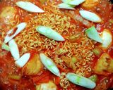 รูปขั้นตอนการทำที่ 2 ของ ราโบกี (มาม่าเกาหลีแบบง่ายๆ) RABOKKI KOREAN SWEET & SPICY RAMEN