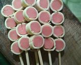 Foto langkah ke 5 dari resep Sate Sosis Goreng Kulit Pangsit 🍡.