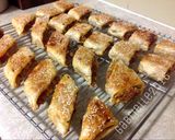 Foto langkah ke 5 dari resep Mini Sausage Rolls.
