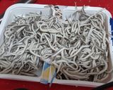 Foto del paso 5 de la receta: Gulas con langostinos y tomatitos cherry