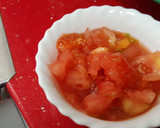 Foto del paso 3 de la receta: Tomates rellenos de langostinos y surimi aderezados con mahonesa y aceite de marisco