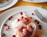Foto del passaggio 5 della ricetta Salmone, gamberi, finocchi e melagrana