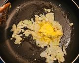 Foto langkah ke 2 dari resep Garlic Butter Rice.