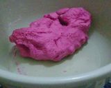 Foto langkah ke 6 dari resep Donat buah naga merah.