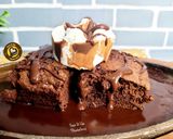 A picture of step 1 of Sizzler Fudge Brownie With Homemade Chocolate Sauce.