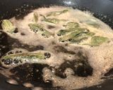 Foto del paso 3 de la receta Tallarines con salmón y cherrys en salsa de salvia con mantequilla