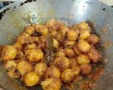 A picture of step 6 of ALOO DO PYAZA..