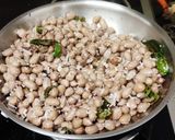A picture of step 4 of Peanut sundal.