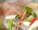 รูปขั้นตอนการทำที่ 4 ของ ต้มยำไก่ในมะพร้าวอ่อน