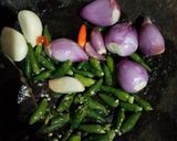 Foto langkah ke 3 dari resep Oseng Jantung Pisang.