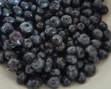 Une image de l'étape 1 de 🫐💜 Nuage de Myrtilles – Mousse Velours aux Fruits des Bois.