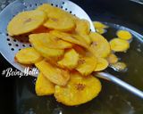 A picture of step 4 of Kaya Varuthathu/Kerala Yellow Banana Chips.