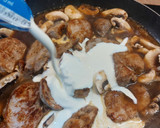 Foto del paso 6 de la receta: Solomillo cerdo en salsa strogonoff