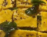 A picture of step 3 of Khaman dhokla.
