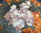 รูปขั้นตอนการทำที่ 4 ของ กะเพราเอ็นไก่ทอด (น้ำเยิ้ม)