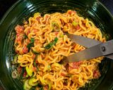 Foto langkah ke 3 dari resep Crispy Noodle Cup.