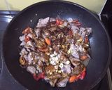 Foto langkah ke 3 dari resep Daging Kecap Pedas.