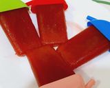 A picture of step 5 of Strawberry popsicles.