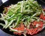 Foto del paso 2 de la receta: Salteado de caiguas / pepino guiso🤔🥗🥙