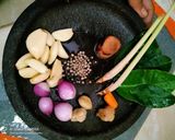 Foto langkah ke 1 dari resep Soto Ayam Sederhana.