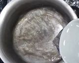 A picture of step 1 of Strawberry Icetea  #ramadankitiyari.