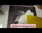 Foto langkah ke 7 dari resep Donat Ekonomis 3Bahan ! No telur ! Ide jualan ! Enak & Lembut.