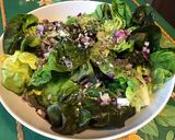 Une image de l'étape 5 de Laitue rougette à l'oignon rouge et herbes aromatiques.