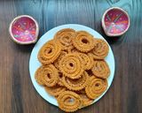 A picture of step 5 of Bhajani chakli.
