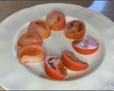 Foto del paso 4 de la receta: Ensalada de tomate, fresas, burrata y pesto de piñones