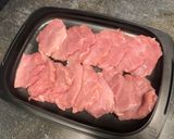 Tejszínes-sajtos karajszelet tepsiben recept fázis 1 fotója