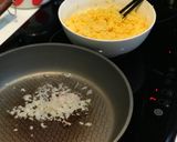 Hình bước làm 3 của món Cơm chiên cá mặn