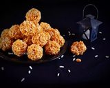 A picture of step 3 of Murmure ladoo.