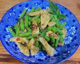 รูปขั้นตอนการทำที่ 4 ของ ถั่วฝักยาวผัดพริกแห้งใส่อกไก่