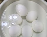 A picture of step 2 of Egg, Bell Pepper, and Tomato Vegetable Salad.