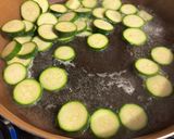 Foto del passaggio 1 della ricetta Maccheroni crema di zucchine e speck