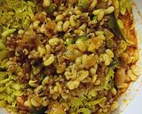 A picture of step 1 of Leftover sev chivda misal.